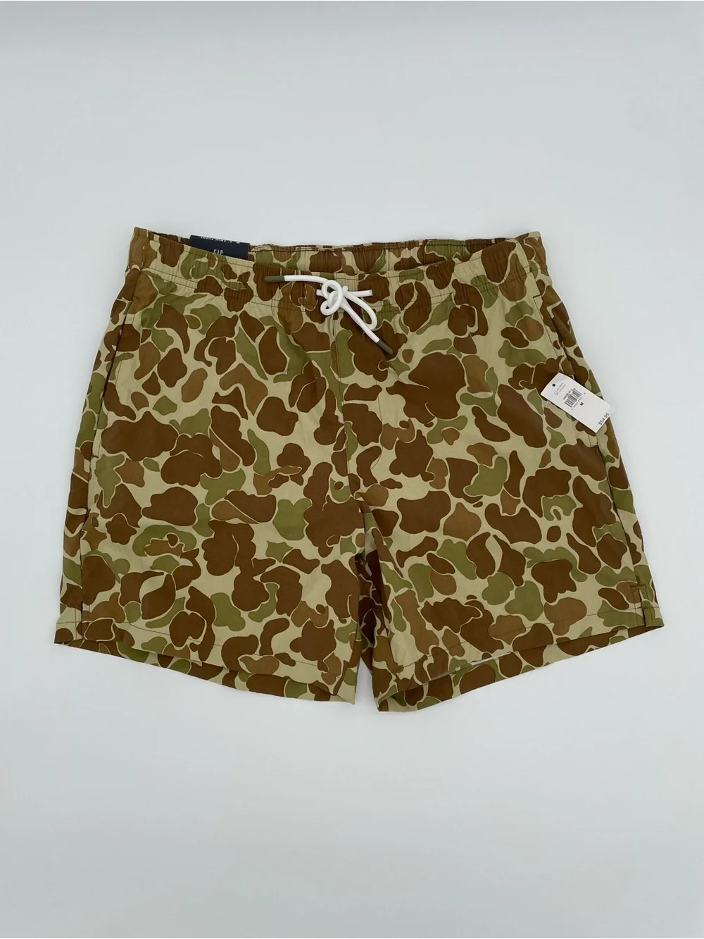 GAP GREEN CAMO 6” SWIM SHORT - MEN’s SIZE Medium